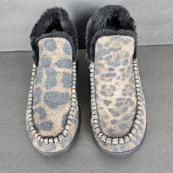 Hey Dude Women's Denny Leopard Print Faux Fur Bootie 7 - Picture 2 of 11